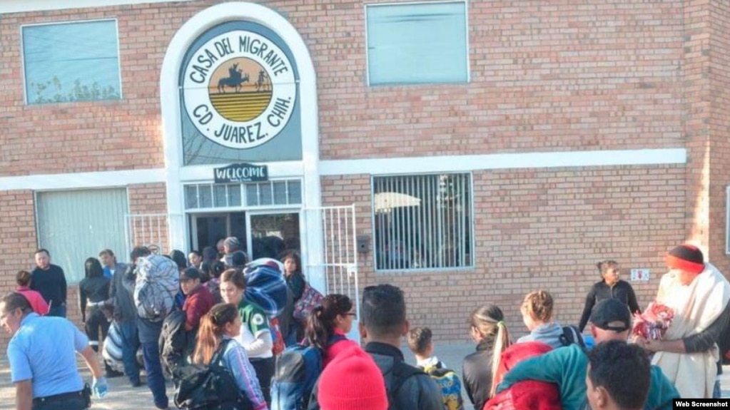Migrantes extranjeros buscan hospedaje en Casa del Migrante