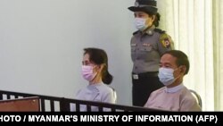 La exlíder del país, Aung San Suu Kyi, ante un tribunal de Birmania el 24 de mayo de 2021.
