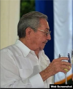 Los vinicultores de California esperan mostrar sus vinos a Raúl Castro.