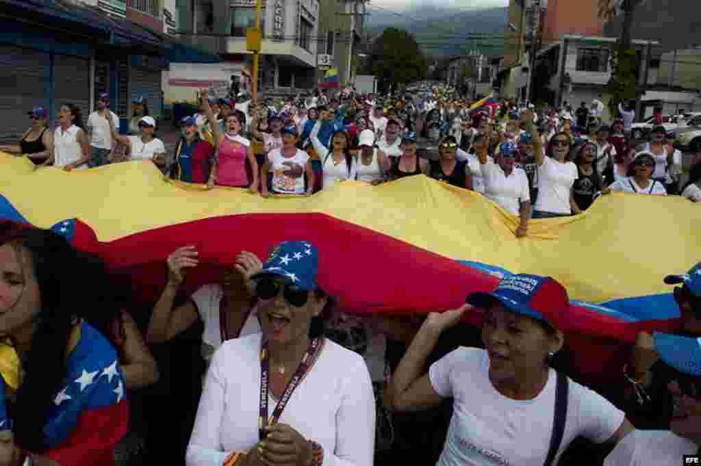 El viernes persistían los disturbios y protestas que comenzaron desde el 12 de febrero y que hasta el momento, según reportes oficiales, han dejado 8 muertos, 160 heridos y 324 detenciones.