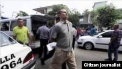 FOTO ARCHIVO. El líder de la UNPACU, José Daniel Ferrer, es detenido en la sede de la organización, en el reparto Altamira de Santiago de Cuba