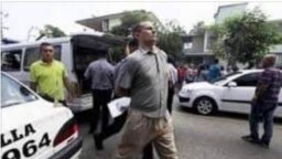El líder de la UNPACU, José Daniel Ferrer, detenido en la sede de la organización, en el reparto Altamira de Santiago de Cuba. (Archivo)