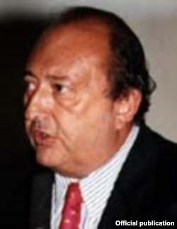 El abogado peruano Francisco Javier Pardo Mesones fue electo al Congreso de la República en 1995.