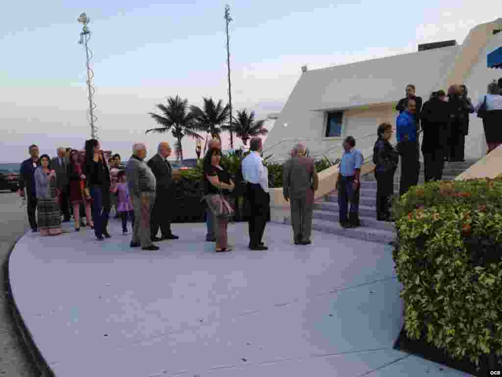 Fieles y amigos se dan cita en la Ermita de la Caridad para dar el último adiós al Padre Román Foto/ Álvaro Alba