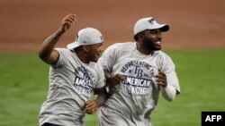 Randy Arozarena celebra la victoria de Tampa Bay sobre los Astros de Houston.
