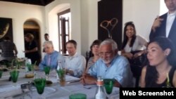 Daniel Sepúlveda y delegación estadounidense con blogueros cubanos.