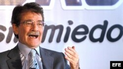 Teodoro Petkoff recibe premio María Moors Cabot 2012