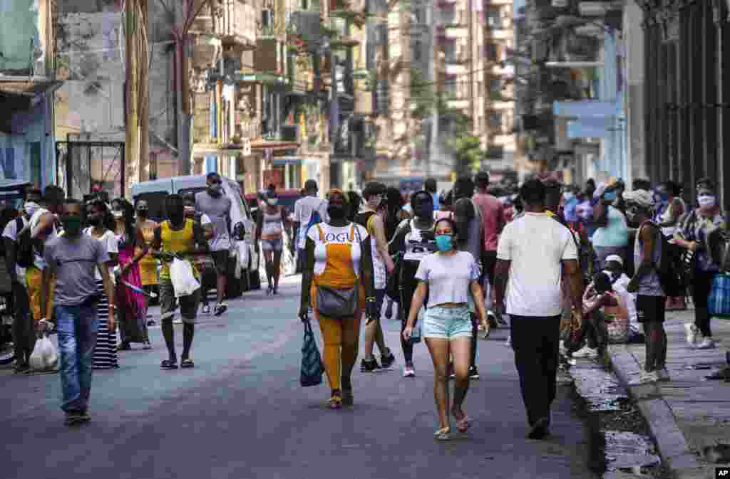 Vista de una calle de La Habana tras la reapertura. AP Photo/Ramon Espinosa
