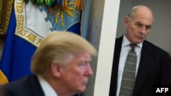 El presidente Donald Trump y su jefe de despacho, John Kelly, en una foto de febrero de 2018, en oficina oval de la Casa Blanca.