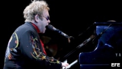 Archivo - Concierto del cantante británico Elton John en Hong Kong, China.