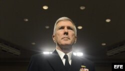 El comandante Samuel Locklear, el más alto mando de la Armada estadounidense en el Pacífico, durante su comparecencia en el Comité de Servicios Armados del Senado estadounidense en el Capitolio, Washington, Estados Unidos hoy 09 de abril de 2013. Locklear