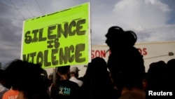 Una manifestación en El Paso, Texas, contra los tiroteos en una tienda Walmart.