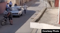 Acoso a opositores en Santiago de Cuba Tomado de Facebook de UNPACU