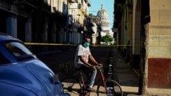 Un hombre cubano en las calles de La Habana. (Yamil Lage/AFP).