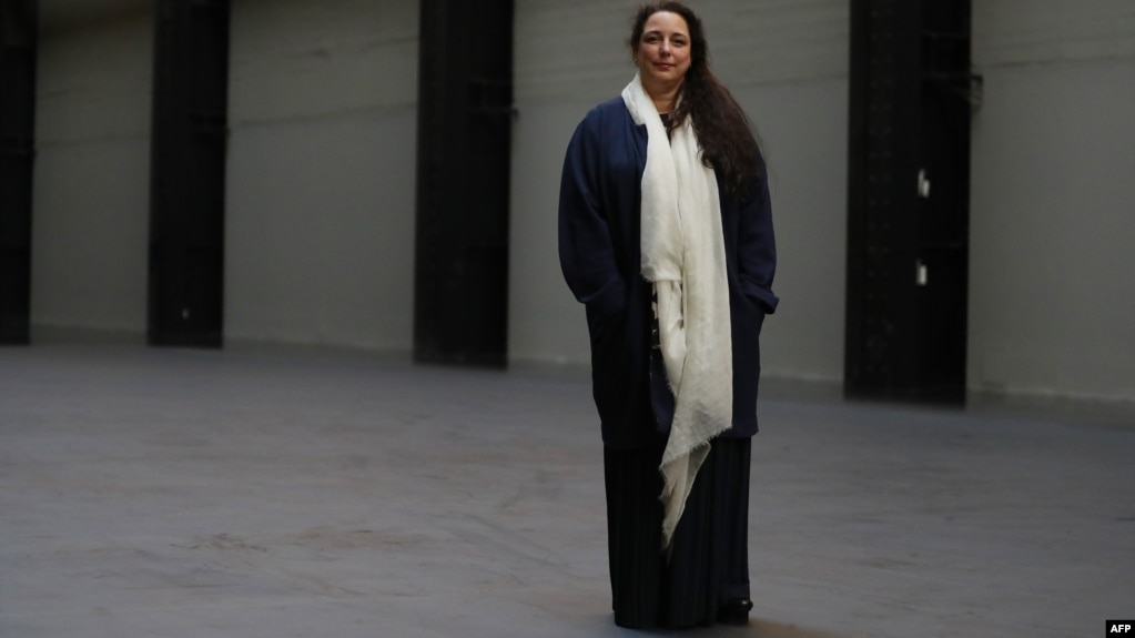 Tania Bruguera en el Turbine Hall del Tate Modern en Londres.