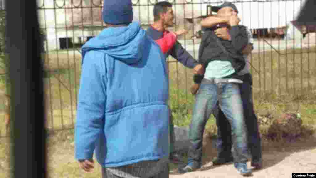 Integrantes de la Coalición Central Opositora participaron en una acción cívica el pasado 3 de diciembre para promover la campaña propuesta por el Frente Nacional de Resistencia Cívica y Desobediencia Civil Orlando Zapata Tamayo, que llama al paro nacional y pedir la libertad del preso político Enrique Esteban Prieto Acosta.