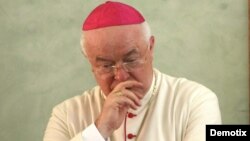 Josef Wesolowski durante una misa en Santo Domingo.