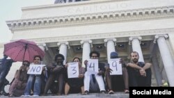 Artistas del Movimiento de San Isidro, en La Habana, protestan contra la imposición del Decreto 349. (FACEBOOK)