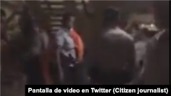 Agentes de la PNR agreden a estudiantes de Sudáfrica en Villa Clara (Toma de pantalla de video en Twitter).