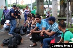 Más de 300 cubanos habrían arribado este viernes por la frontera sur de Chiapas. (Foto Cortesía de la agencia de noticias en Quadrantín, Chiapas)