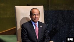 El presidente de México, Felipe Calderón, espera su turno para intervenir ante la Asamblea General de la ONU en la sede de Naciones Unidas en Nueva York.