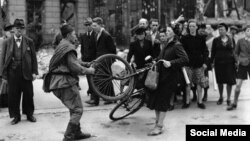 Pillaje en Berlín, 1945.