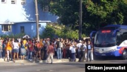 Reporta Cuba. Colas para hacer compras. Foto: Luis L. Guanche.