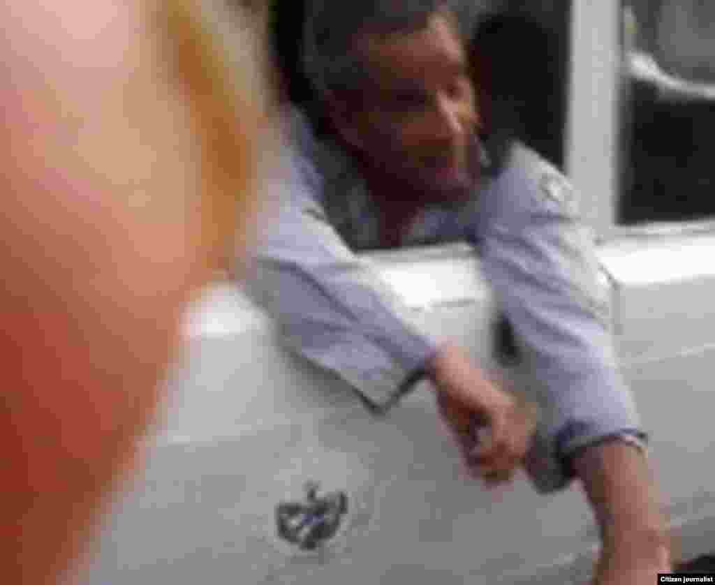 Reporta Cuba Policía en casa de ciudadana en Bayamo Foto Roberto Rodriguez