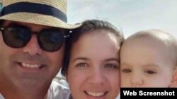 Marián Boado Encinosa junto a su esposo y bebé de 10 meses de nacido. (GoFundMe)