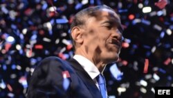El presidente estadounidense, Barack Obama, sonríe tras pronunciar su discurso de la victoria en el McCormick Place en Chicago.