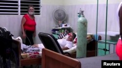 Los hospitales cubanos colapsan ante la elevada cifra de pacientes con COVID-19. (Captura de video/Reuters)