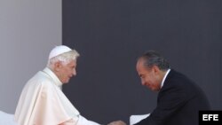 Benedicto XVI junto al presidente Felipe Calderon