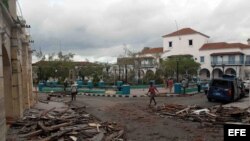 "Santiago está envuelto en un silencio de desesperación que ensordece". Una vista del emblemático Parque Céspedes tras el paso de Sandy.