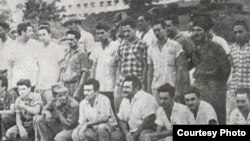 Jóvenes cubanos presos en Topes de Collantes / Escambray antes de llevarlos al presidio Modelo