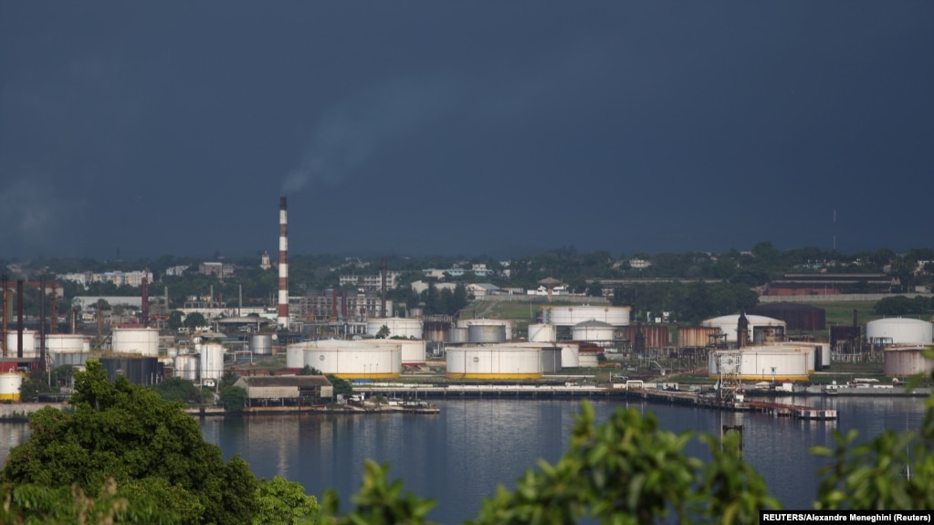 Foto Archivo. Vista de la refinería Ñico López en La Habana.