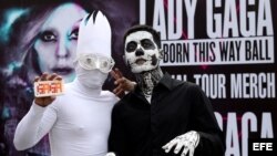 Seguidores de Lady Gaga que realiza gira mundial "Born this way"