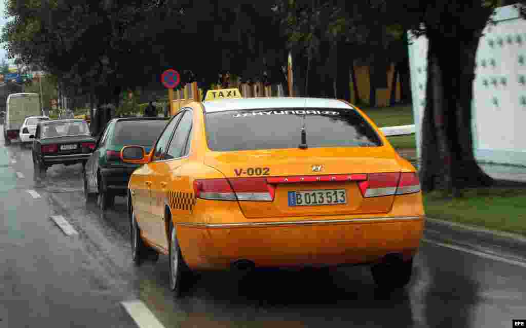 Mediante un contrato, el Estado arrendará los autos a los taxistas que asumirán "los gastos de mantenimiento, el pago del combustible, y parte de la reparación del vehículo". Además, pagarán impuestos "en dependencia de sus ingresos".