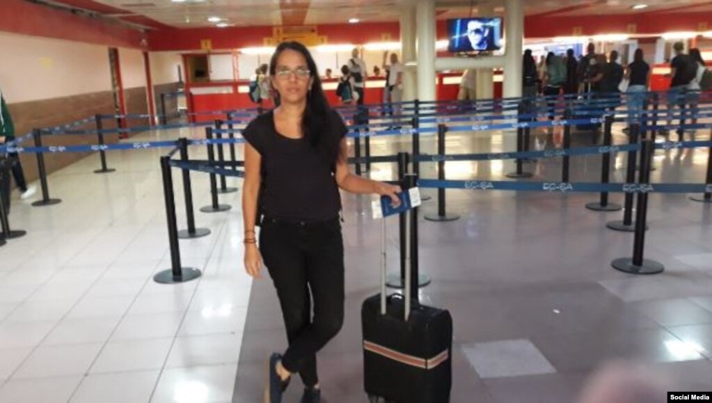Luz Escobar en el Aeropuerto Internacional José Martí de La Habana. Tomado de @Luz_Cuba