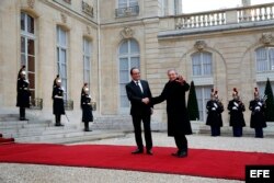 Castro y Hollande en el Palacio Elíseo.