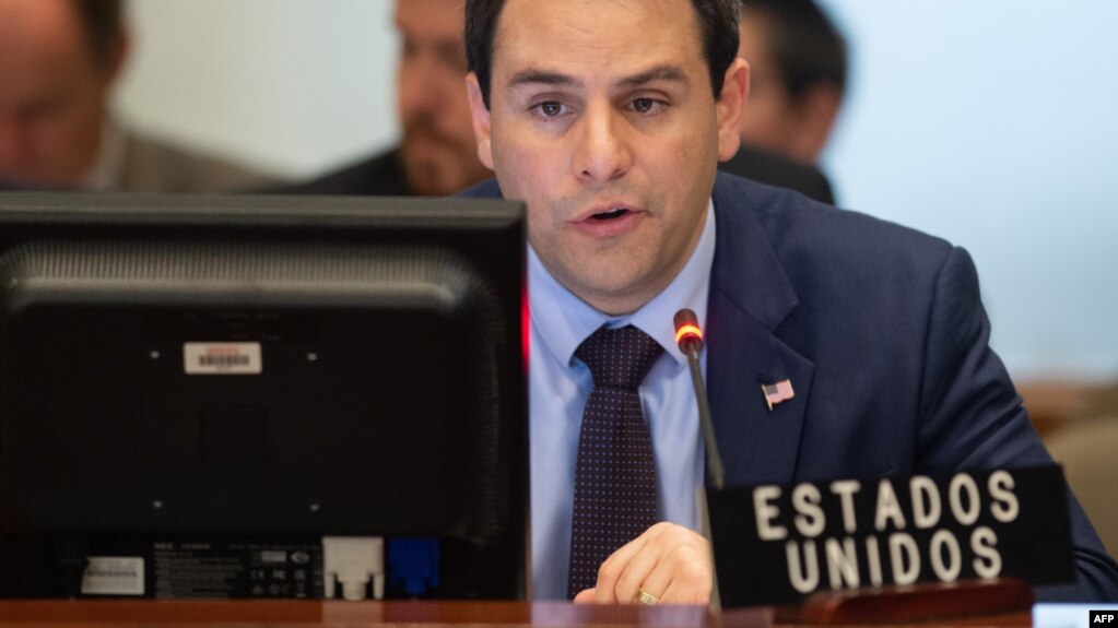 Carlos Trujillo, embajador de EEUU ante la OEA, interviene durante la sesión del Consejo Permanente sobre Venezuela.