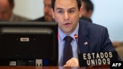 Carlos Trujillo, embajador de EEUU ante la OEA, interviene durante la sesión del Consejo Permanente sobre Venezuela.