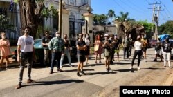 Artistas en La Habana, frente al Ministerio de Cultura. (Foto de Reynier Leyva)