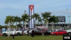 La Asamblea de la Resistencia Cubana encabeza una caravana de carros, desde el Cuban Memorial en el Tamiami Park, en Miami, para solidarizarse con las marchas cívicas en Cuba.