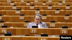 El eurodiputado Hermann Tertsch durante una sesión del Parlamento Europeo, en marzo de 2020. REUTERS/Yves Herman