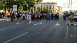 La Seguridad del Estado ejecutó un operativo en medio de las protestas del Movimiento San Isidro, este domingo, en La Habana. (Captura de video/Cubanet)