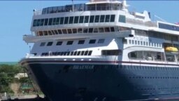 El MS Braemar anclado en La Romana. (Video/Reuters)