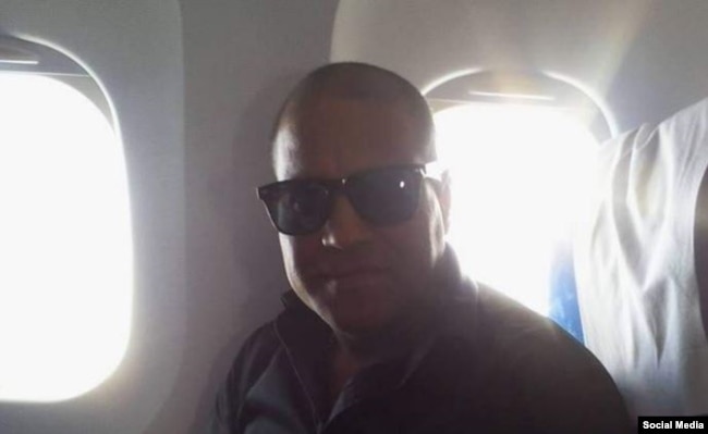 El opositor Daniel Llorente denunció que fue obligado por las autoridades cubanas a bandonar el país y embarcarse en un avión a Guyana. (Twitter).