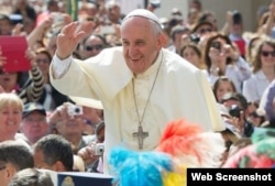 Engalanando ventanas: El papa Francisco visitará Cuba en septiembre.