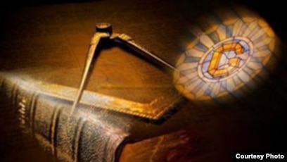 El compás y la escuadra, sobre la Biblia, motivos fundamentales de la masonería.