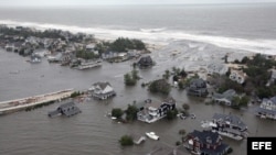 Fotografía distribuida por las Fuerzas Aéreas de EE.UU., que muestra una vista desde el aire de los estragos causados por el huracán "Sandy" en la costa de Nueva Jersey.